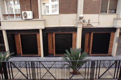 Cocina moderna y sala de estar